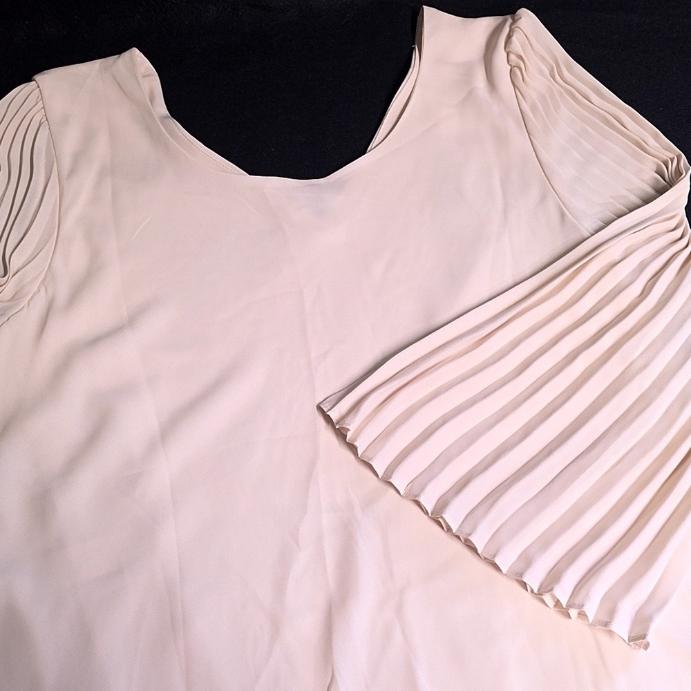 Laurie Felt Blouse Womens M Cream Pleated Sleeve Layered Tulip Hem Top